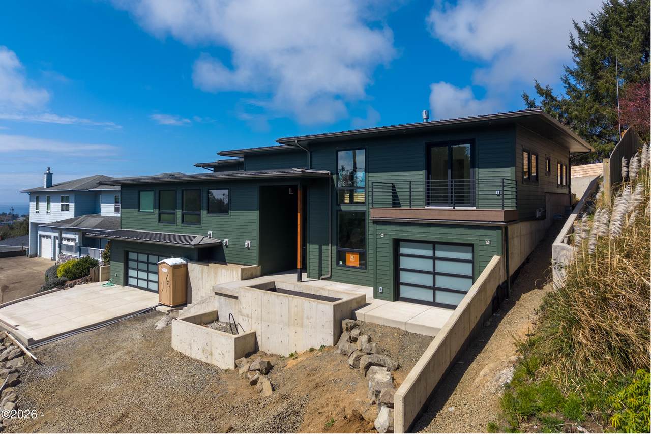1025 7th Drive - Photo 1