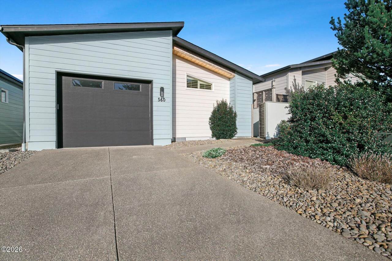 560 Green Drive - Photo 1