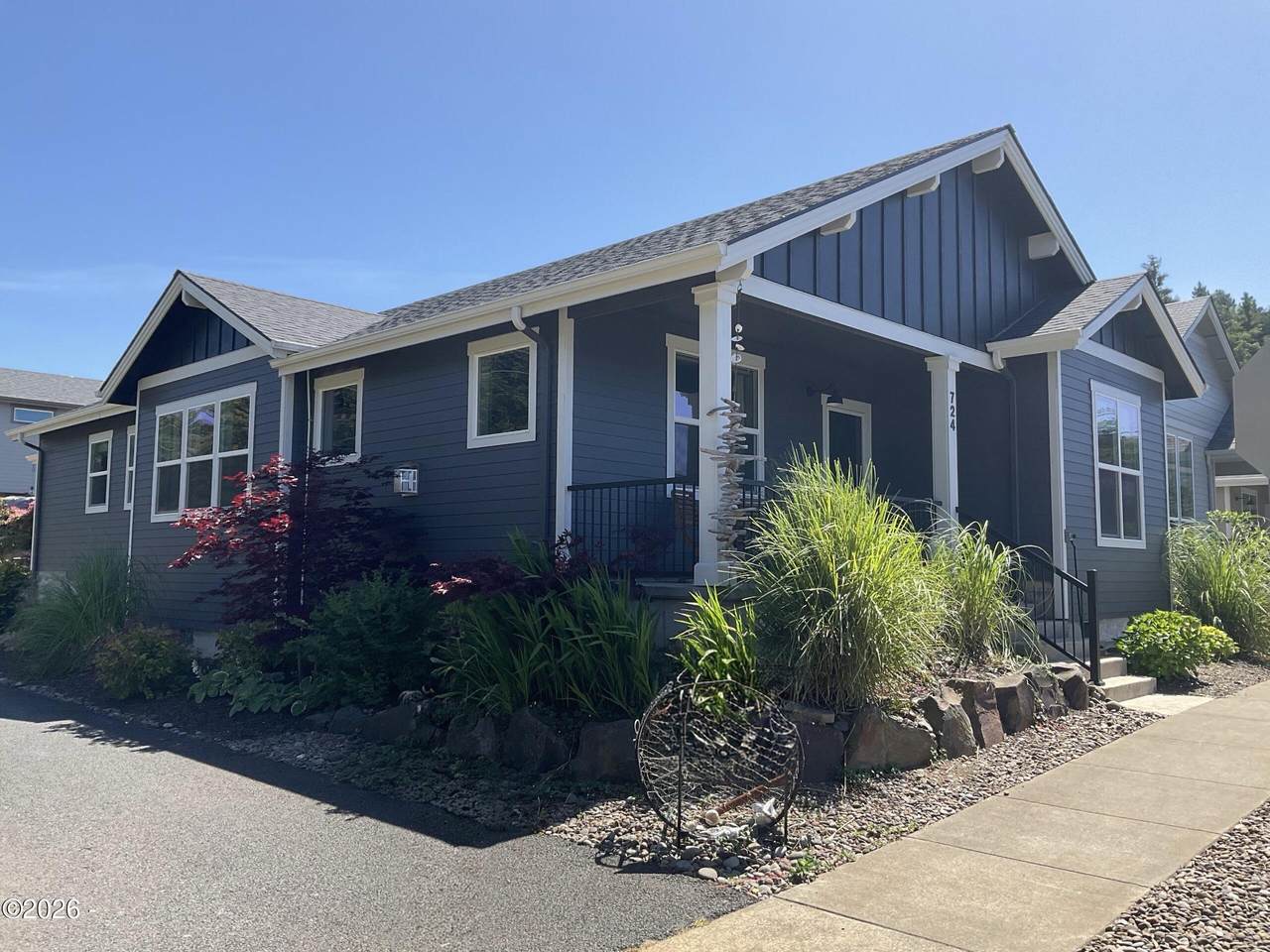 724 44th Street - Photo 1