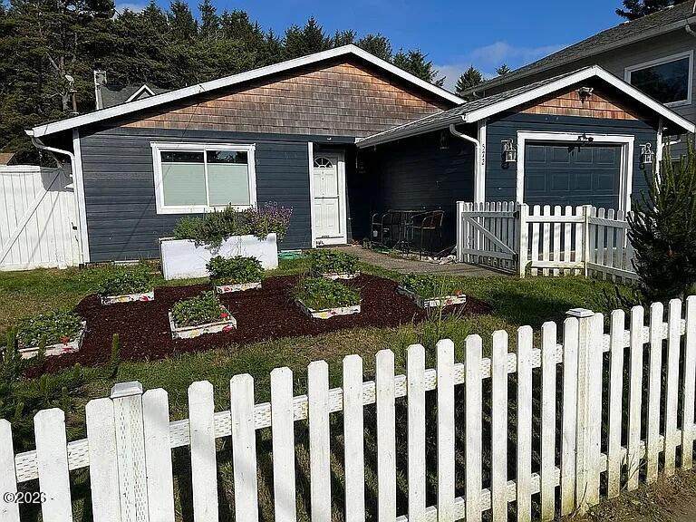 572 Jetty Avenue - Photo 1