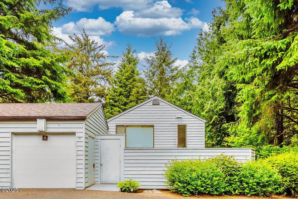 600 Island Dr - Photo 1