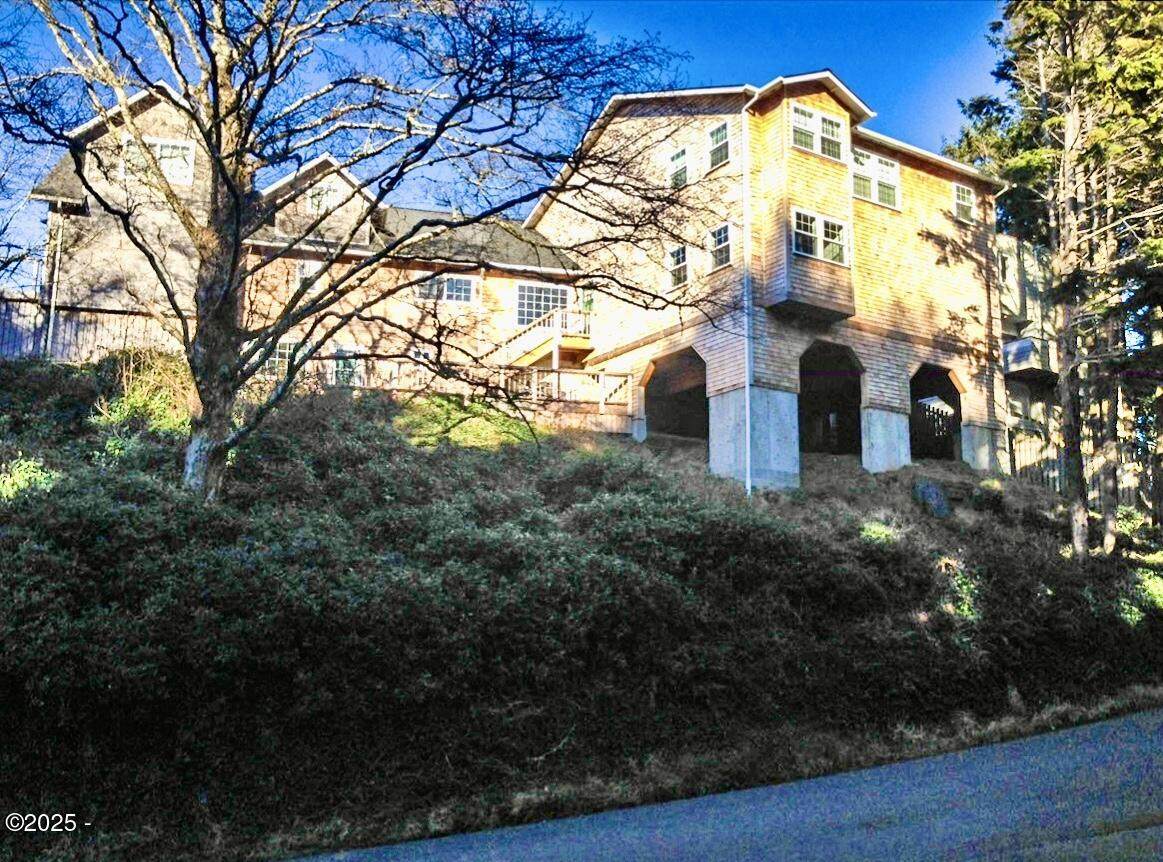 1004 10th Place - Photo 1