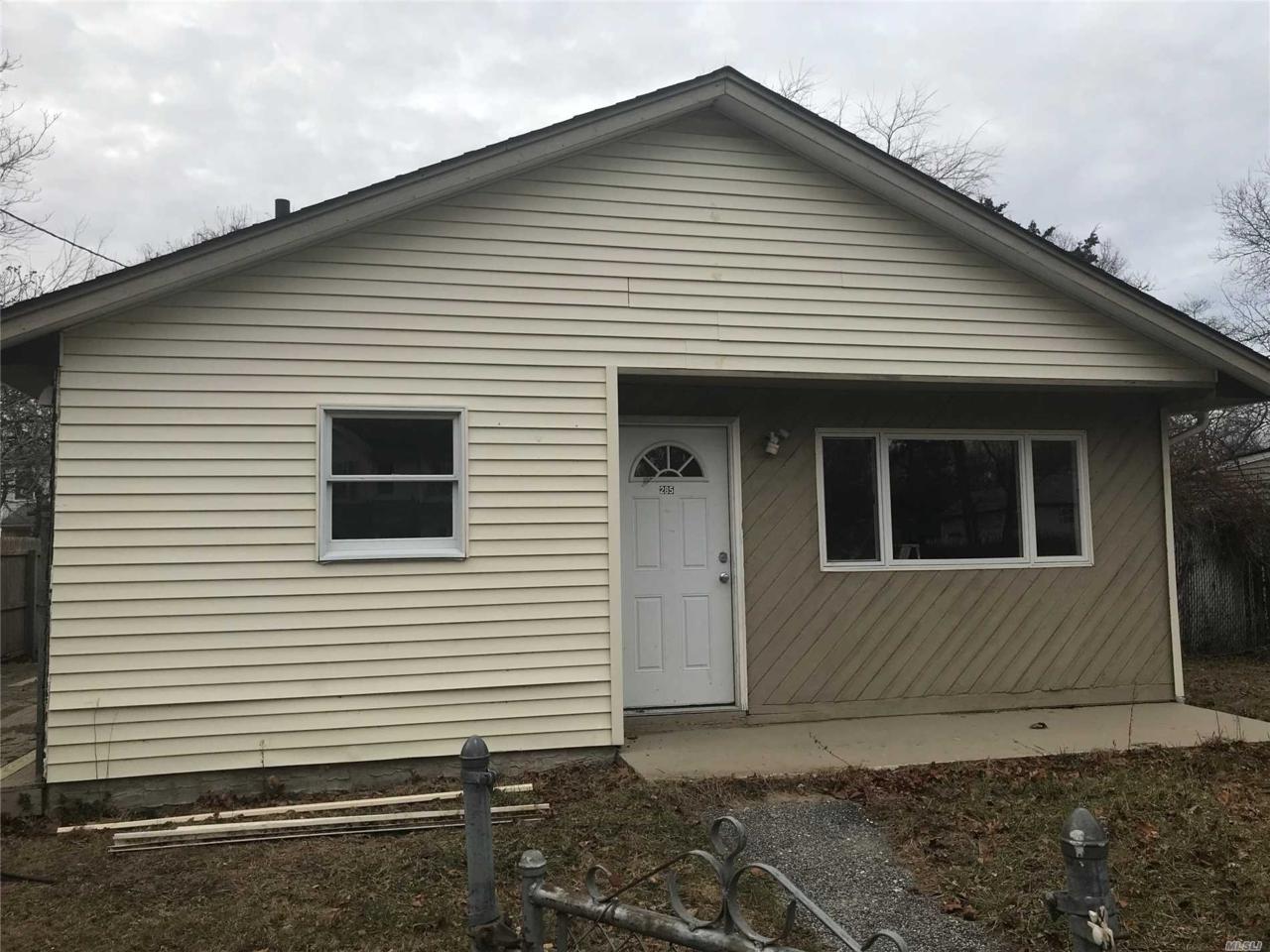 285 Commack Rd - Photo 1