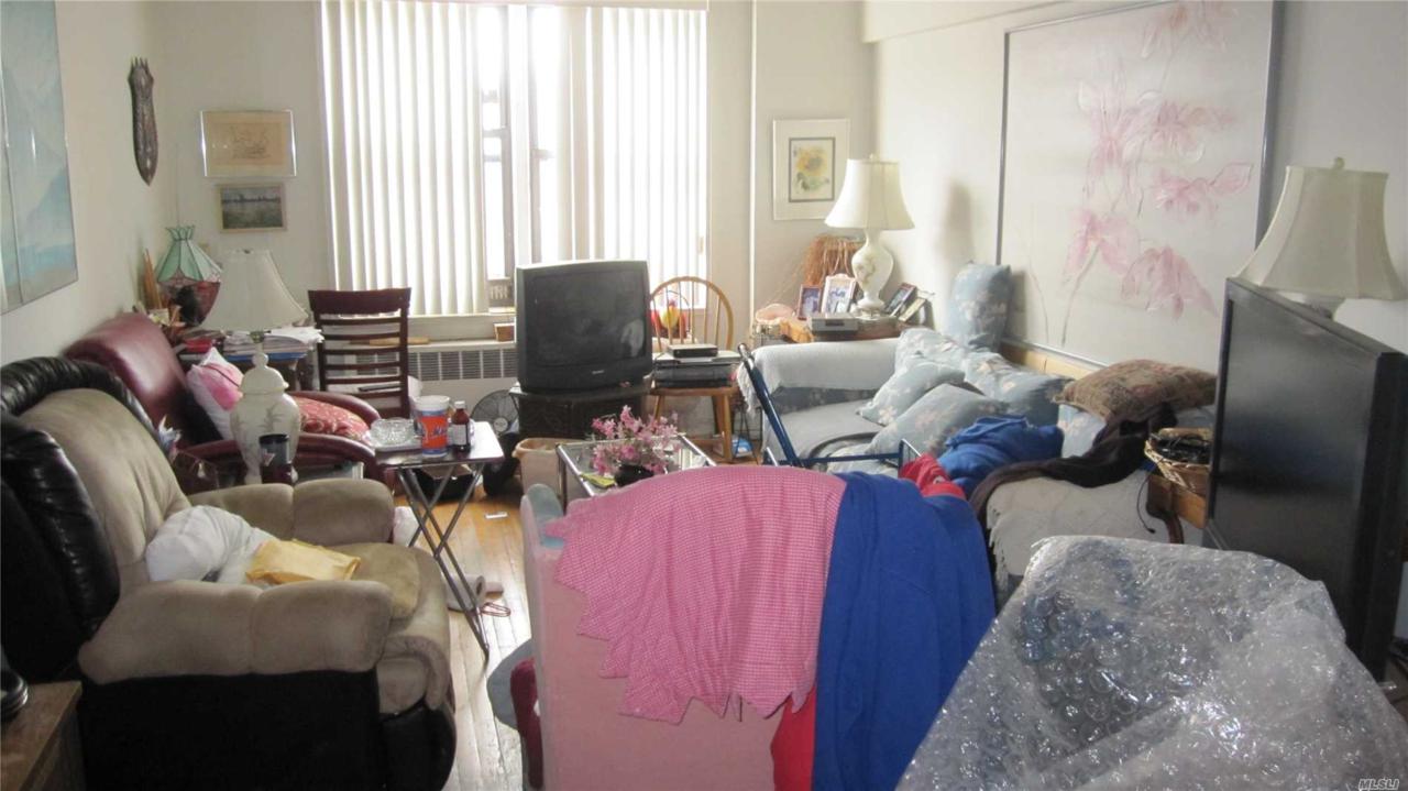 139-15 83 Ave - Photo 1