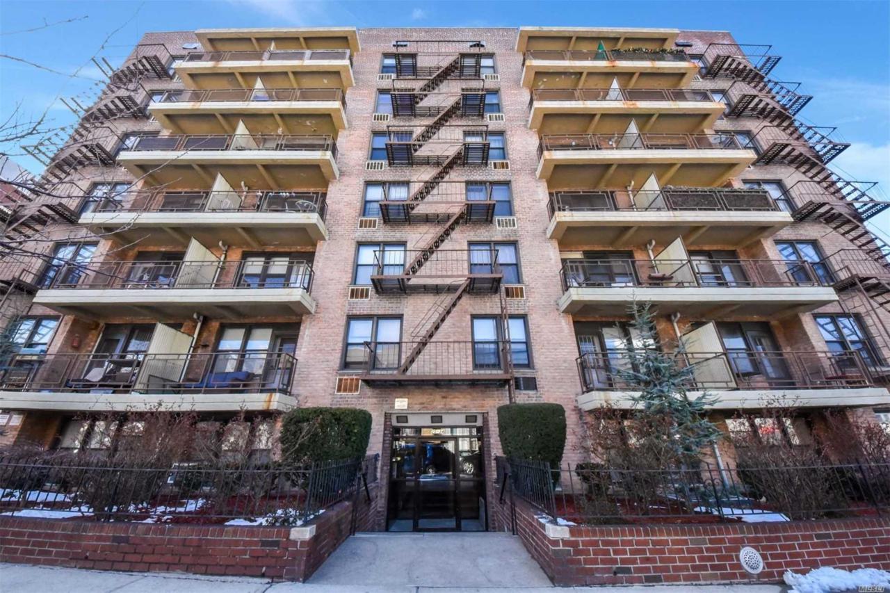 25-34 Crescent St - Photo 1