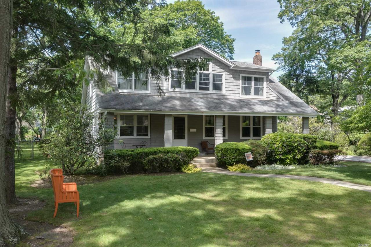 141 Hewlett Ave - Photo 1