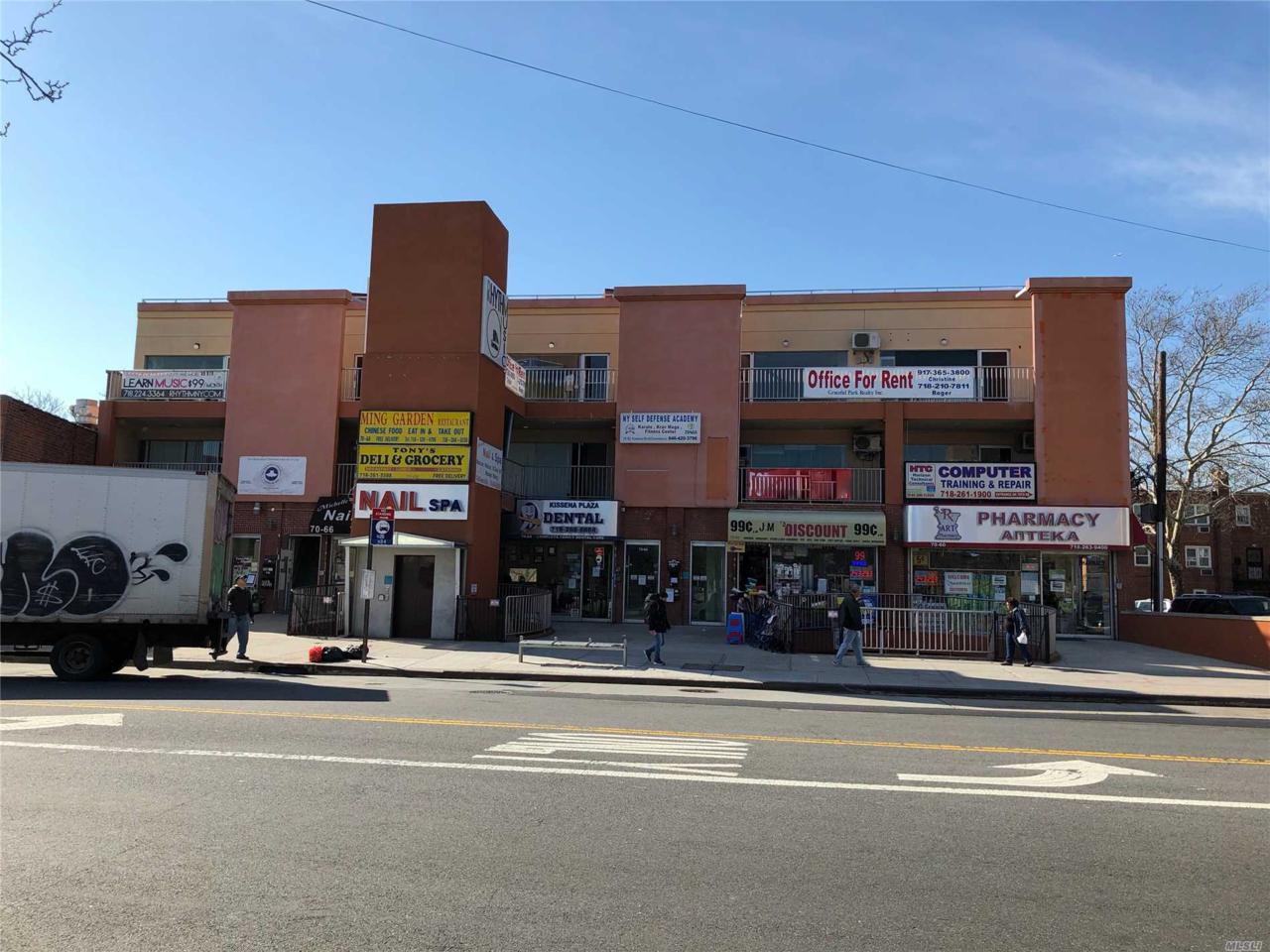70-60/68 Kissena Blvd - Photo 1
