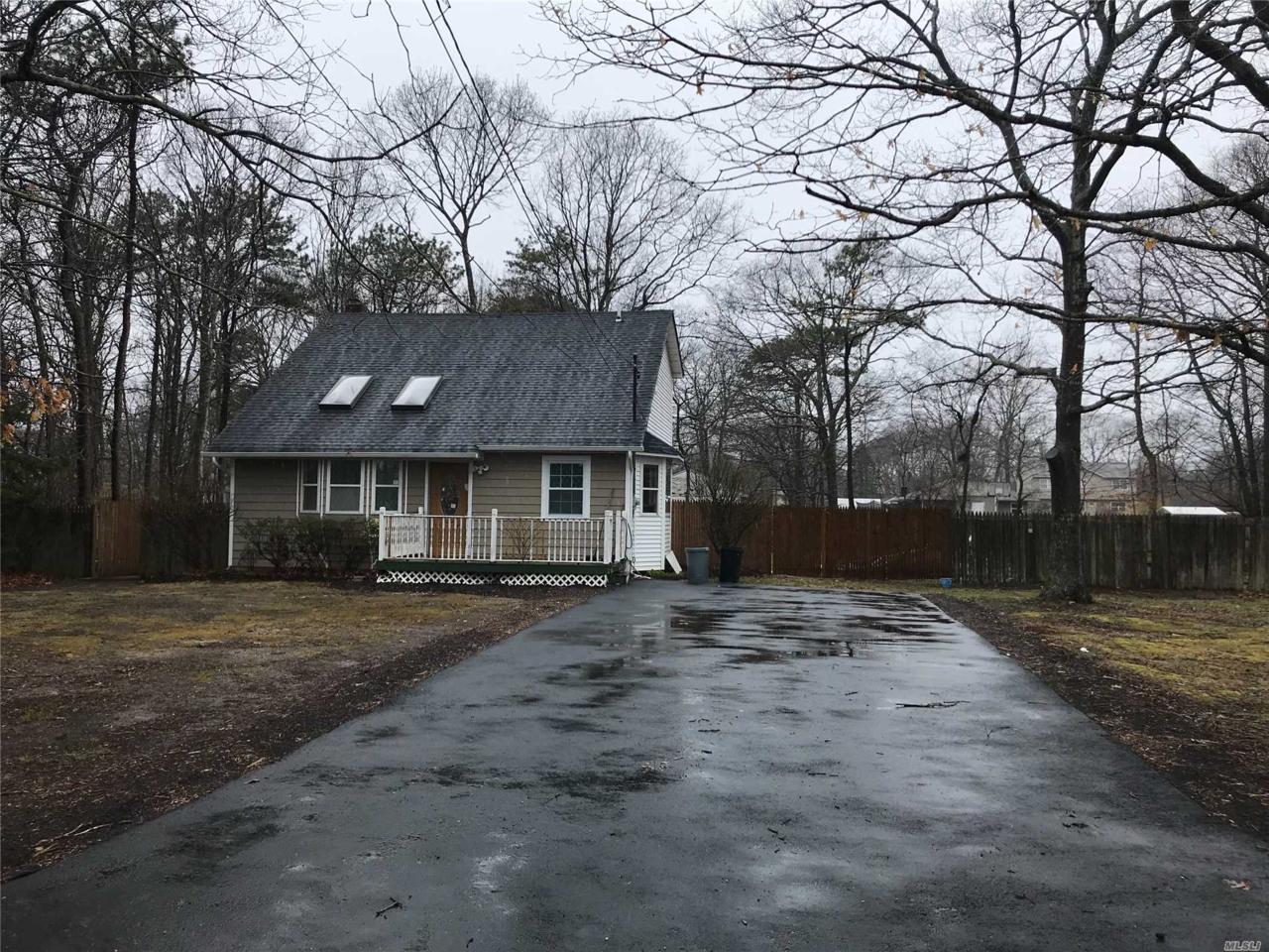 132 Roberts St - Photo 1