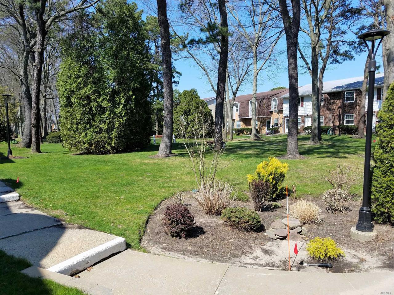 10 Glen Hollow Dr - Photo 1