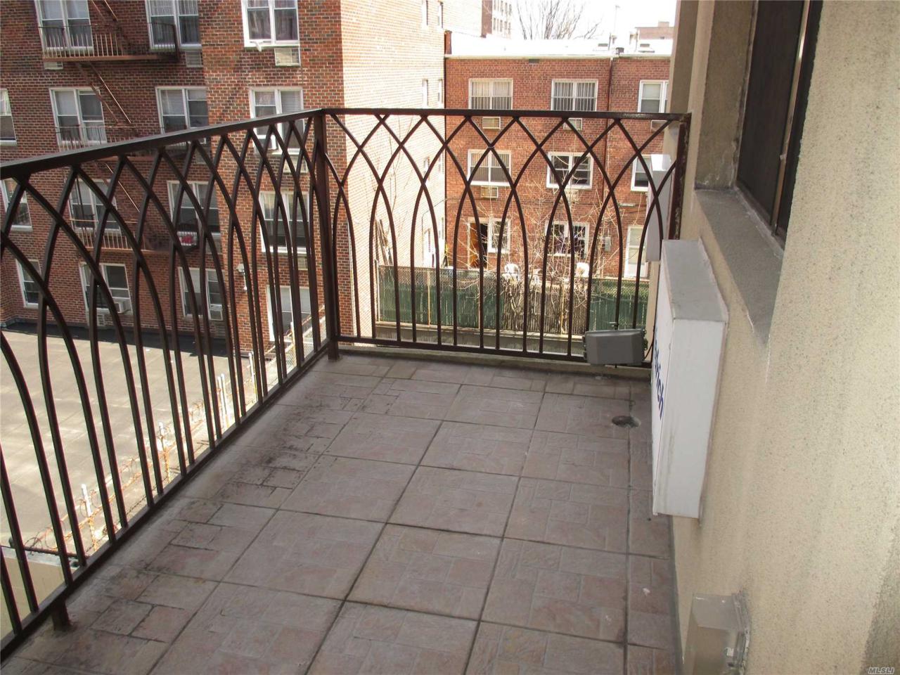 144-77 Barclay Ave - Photo 1