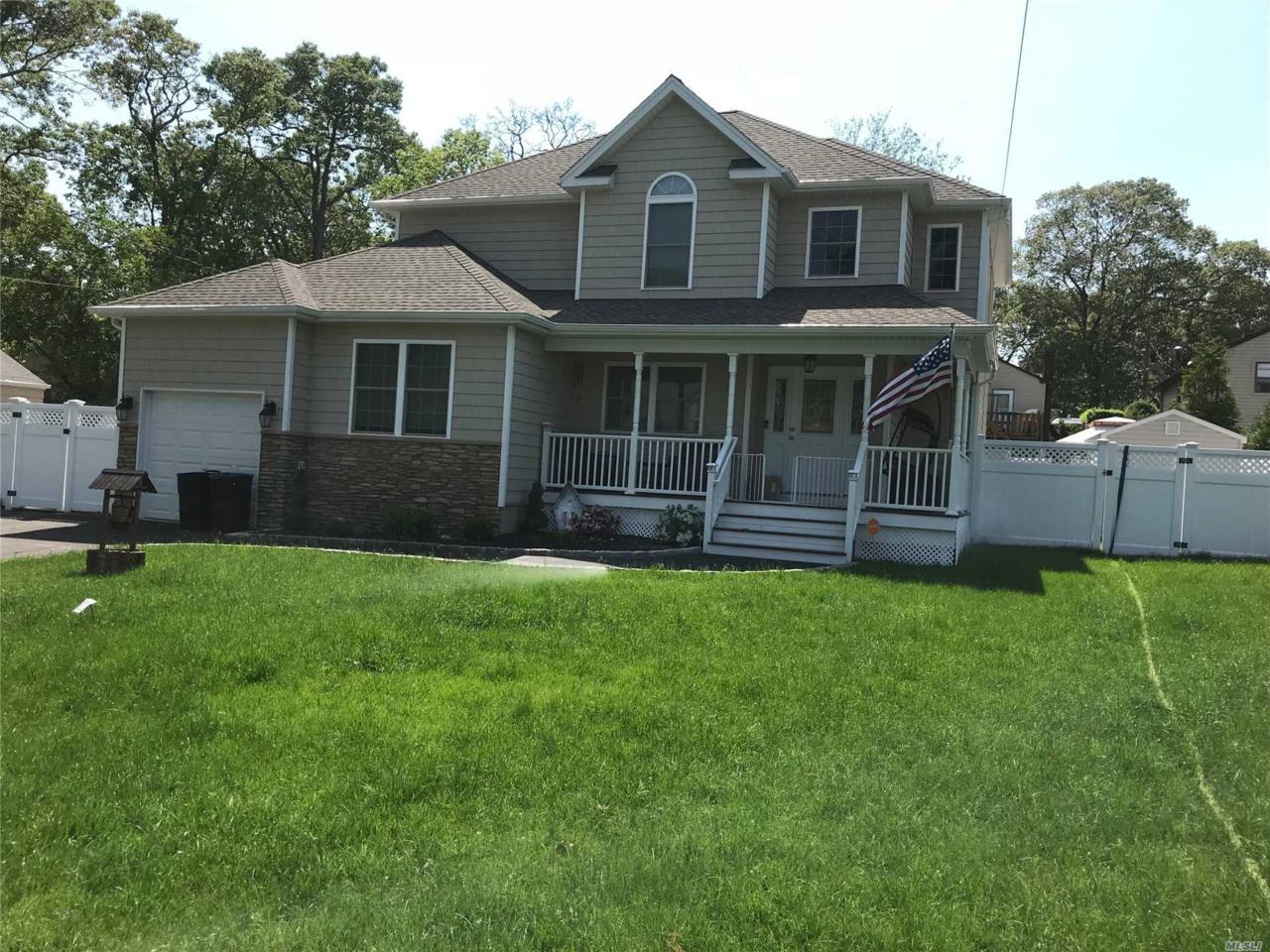 19 Raymond Ave - Photo 1