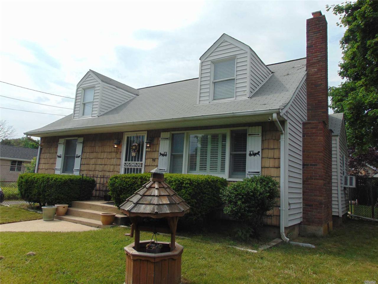205 Smith St - Photo 1