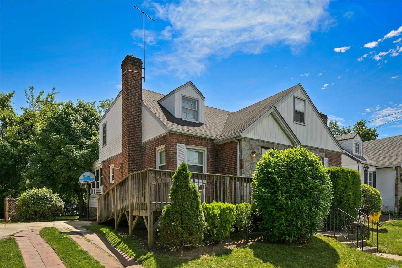 390 Daub Ave - Photo 1