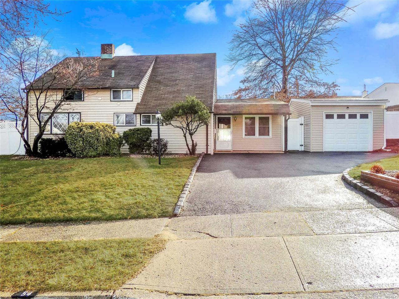 54 Robin Ln - Photo 1