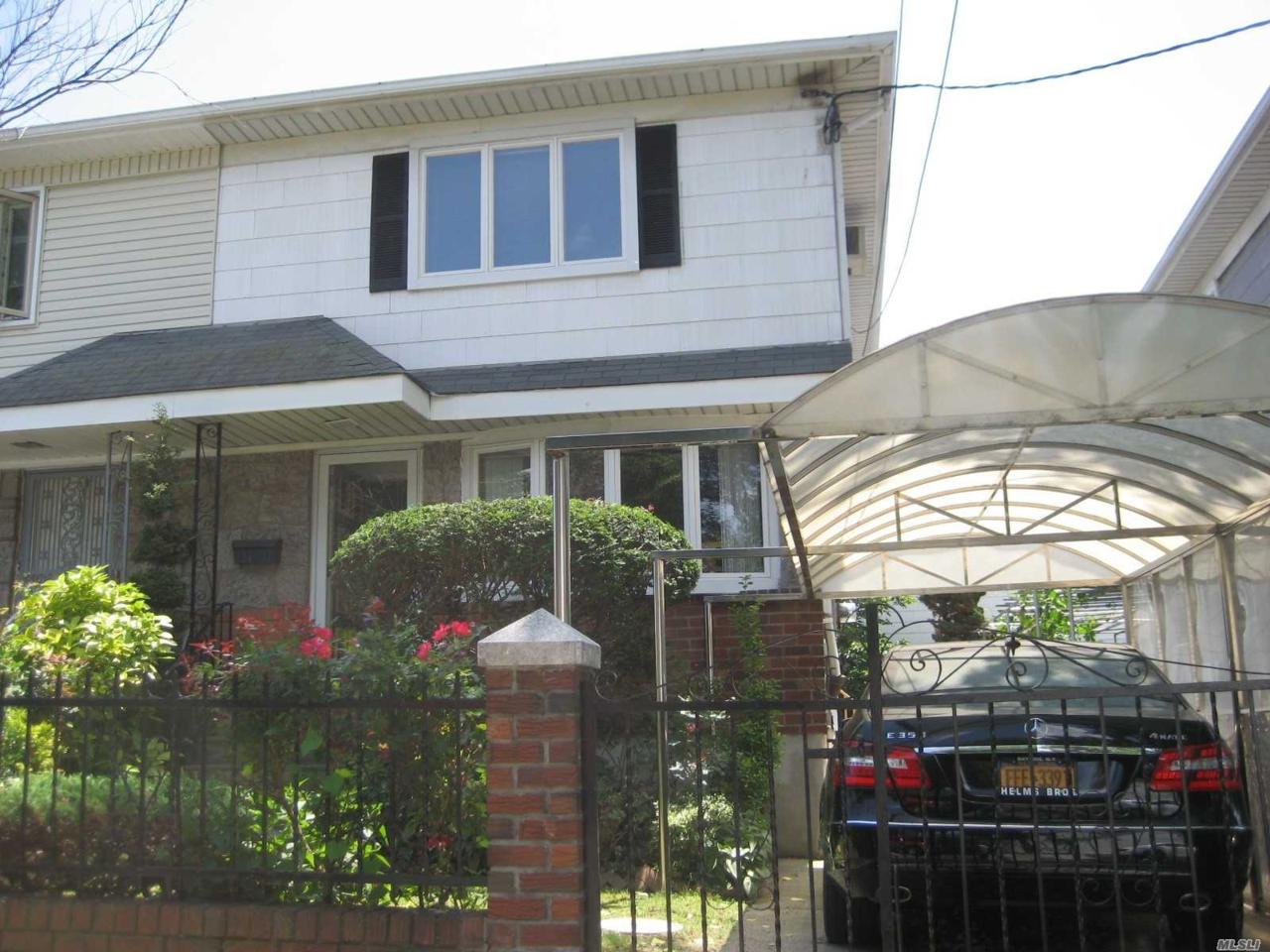 137-10 Kalmia Ave - Photo 1