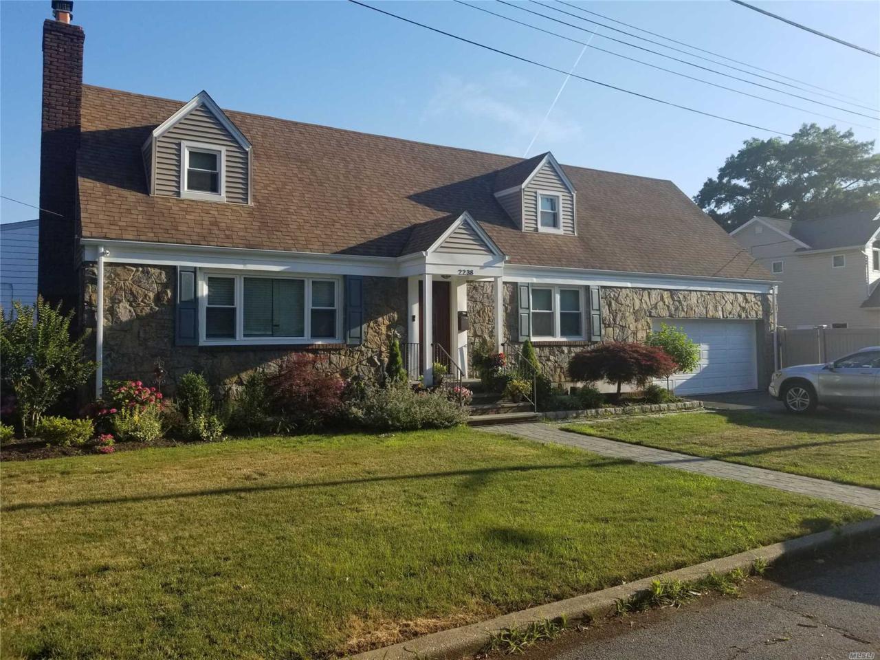 2238 Howes St - Photo 1