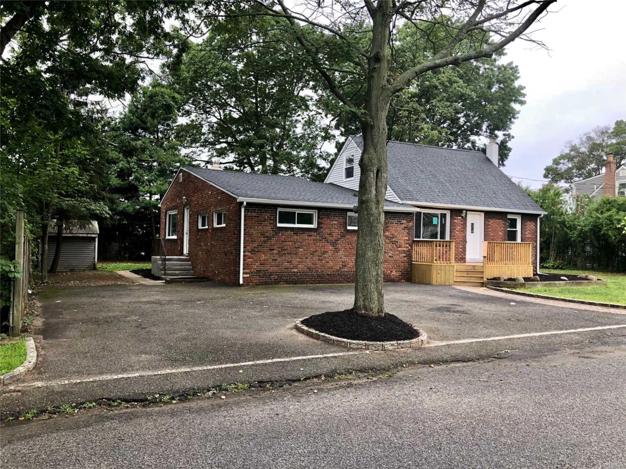 409 Broome Ave - Photo 1