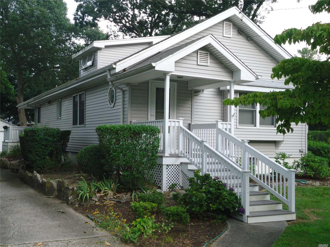 1434 Roanoke Ave - Photo 1