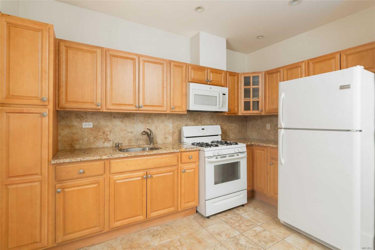294 Brooklyn Ave - Photo 1