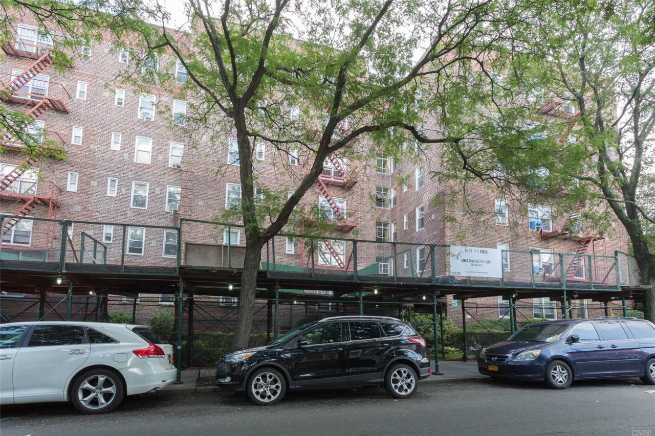 39-65 51 St - Photo 1