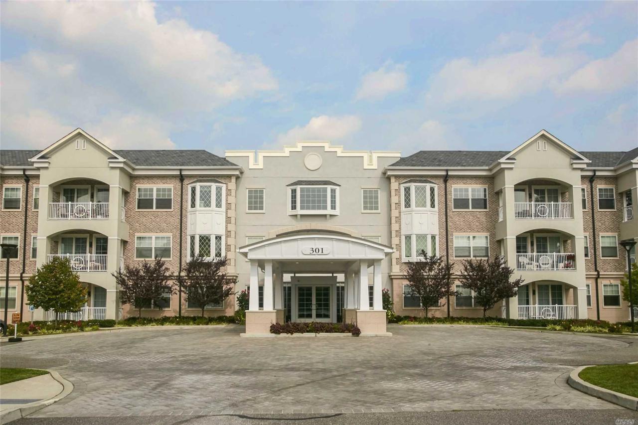 301 Franklin Ave - Photo 1