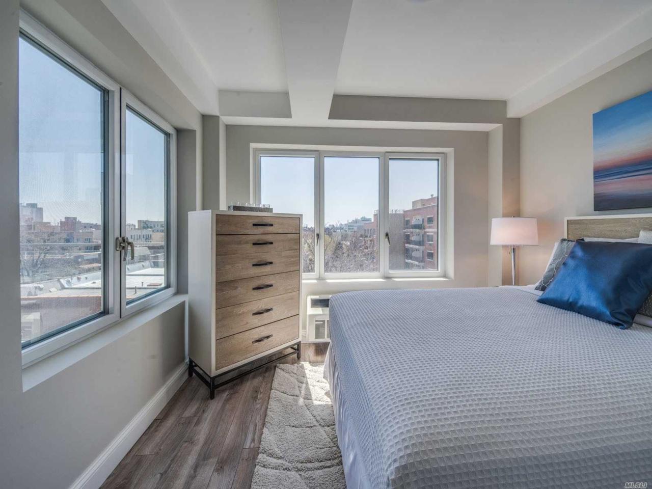 28-20 Astoria Blvd - Photo 1
