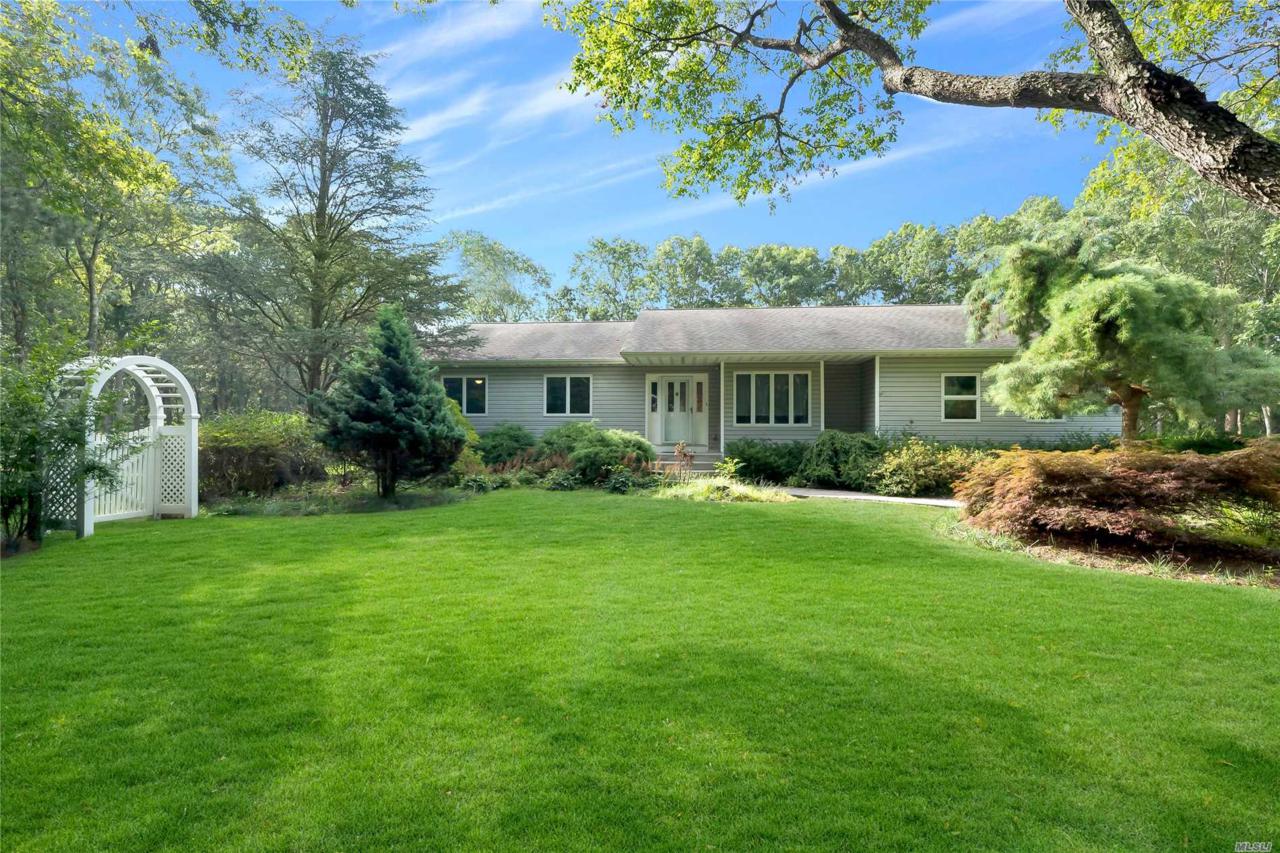 1580 Speonk Riverhead Rd - Photo 1