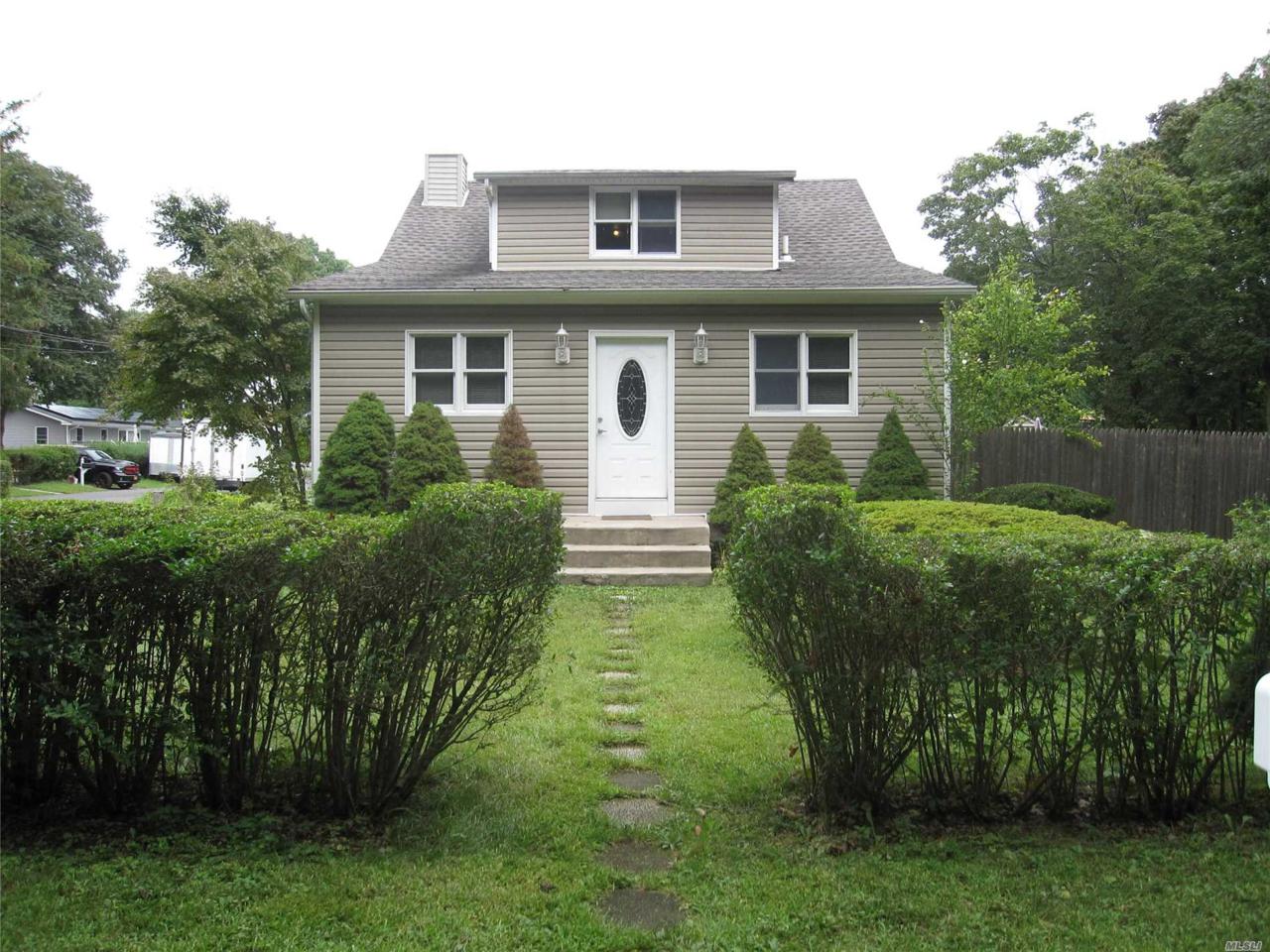 1061 Walnut Ave - Photo 1