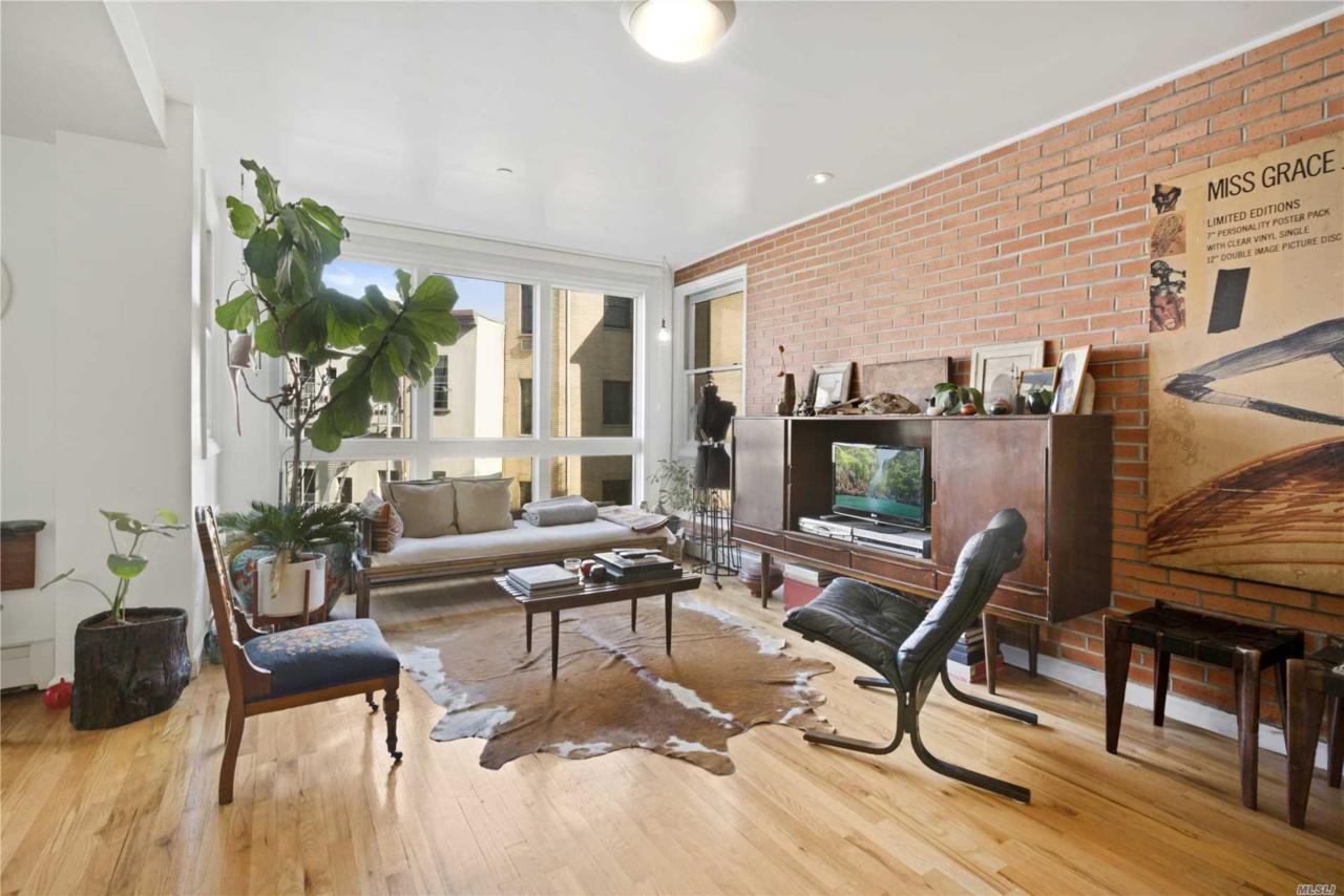 221 11th St - Photo 1