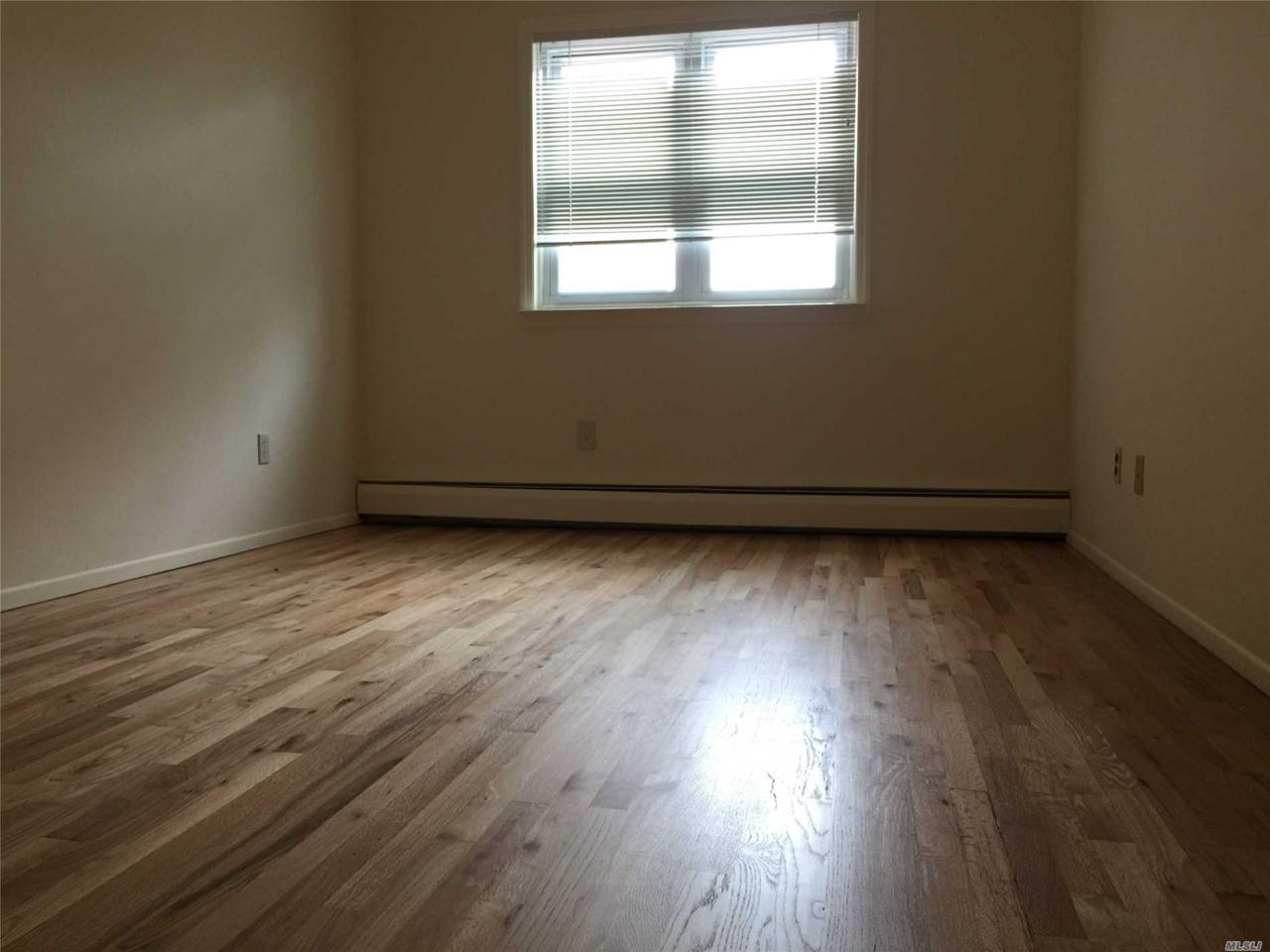 77-03 74 St - Photo 1