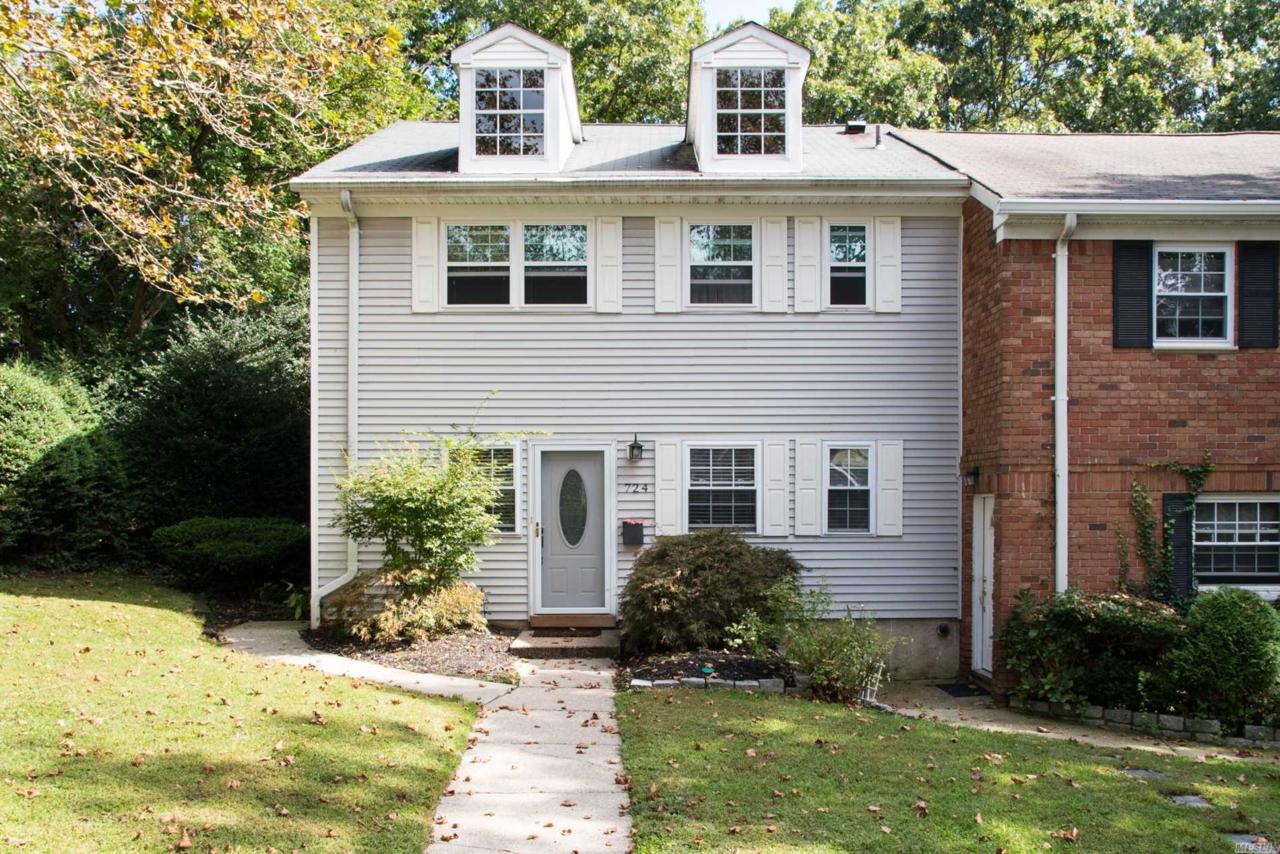 724 Towne House Vlg - Photo 1
