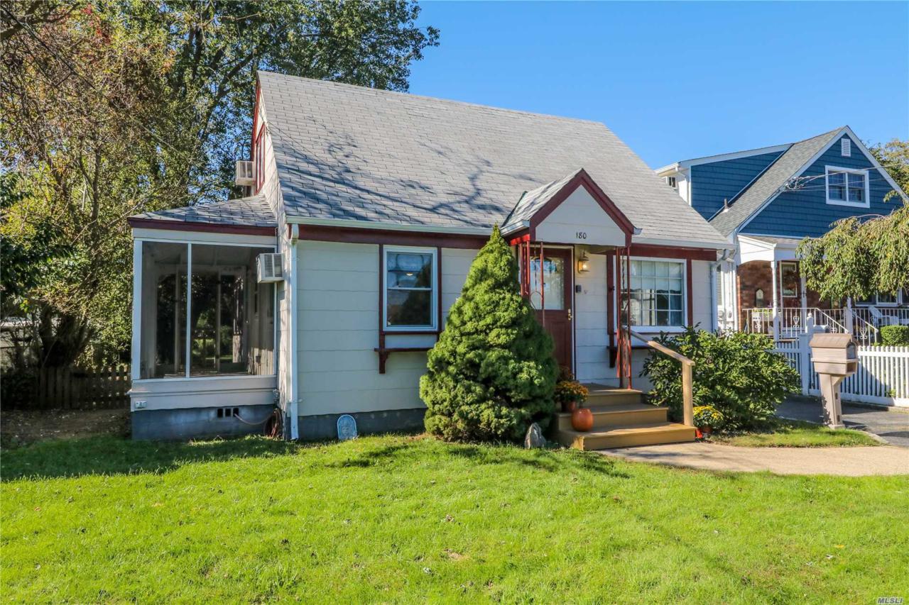 180 Baylawn Ave - Photo 1
