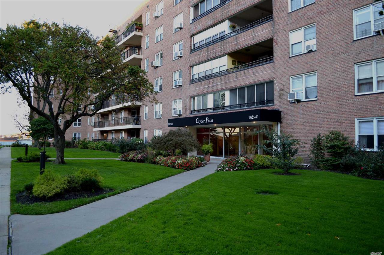 162-41 Powells Cove Blvd - Photo 1