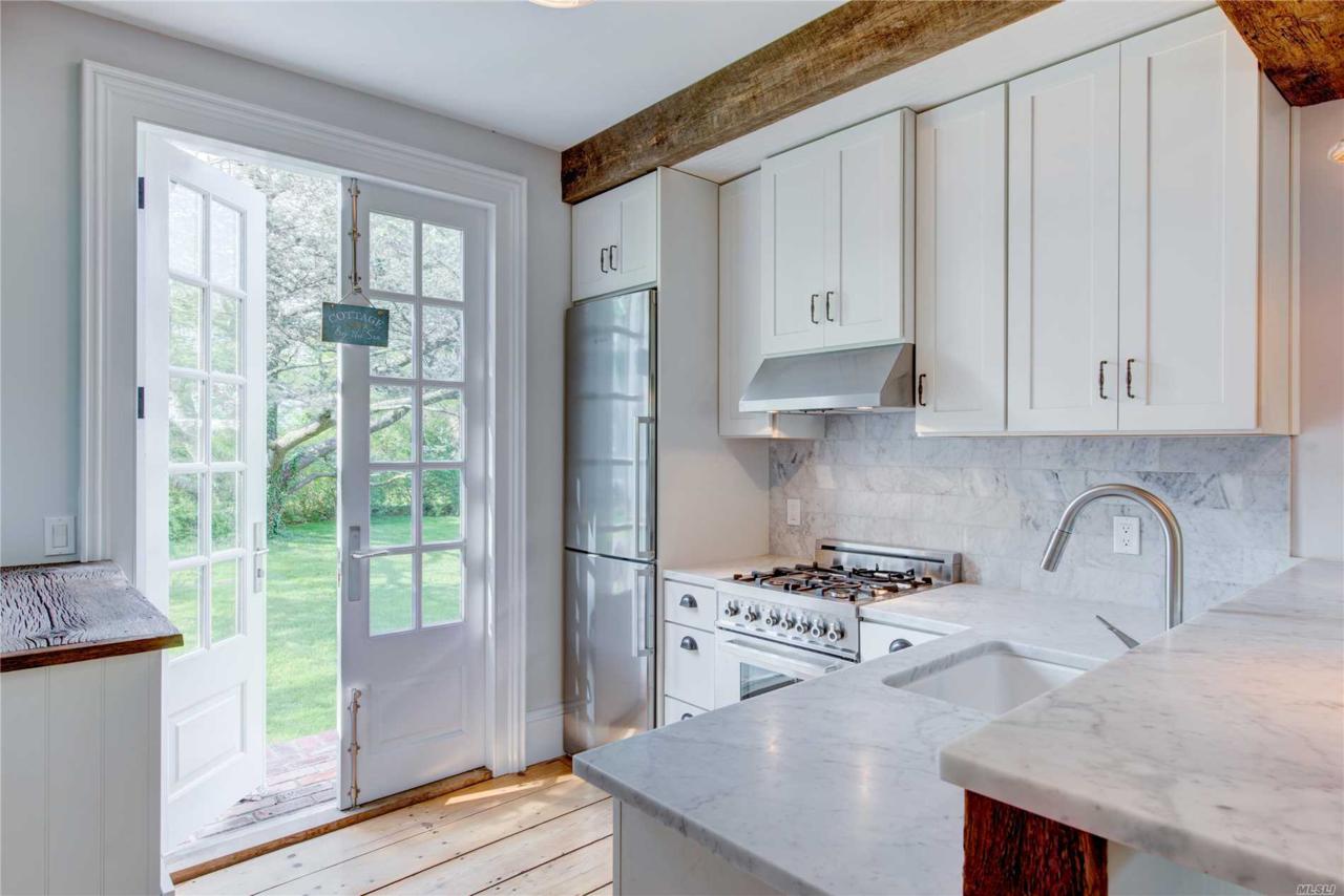 475 Youngs Ave - Photo 1