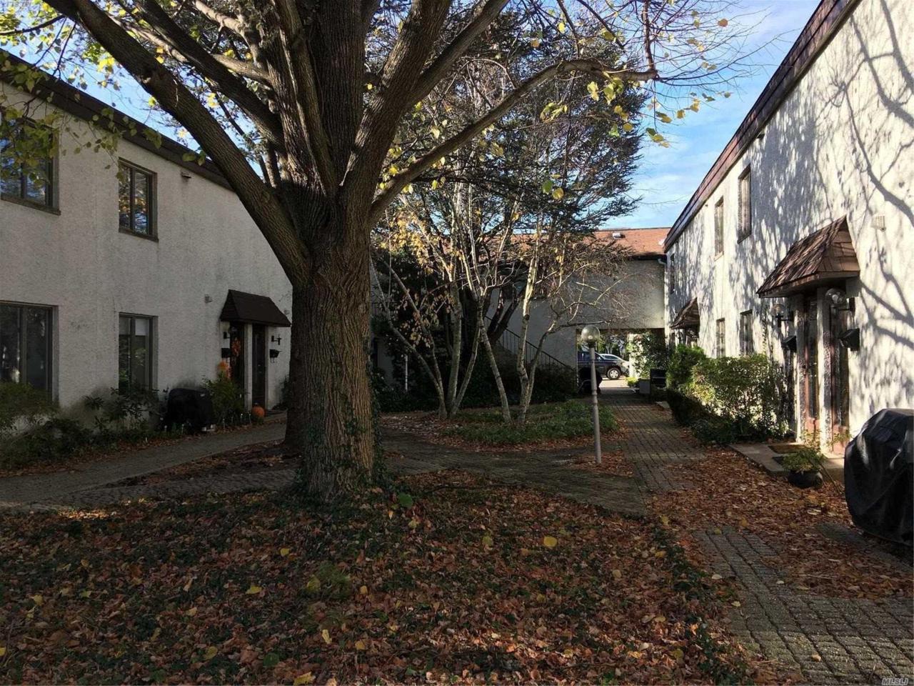 44 Sintsink Dr - Photo 1