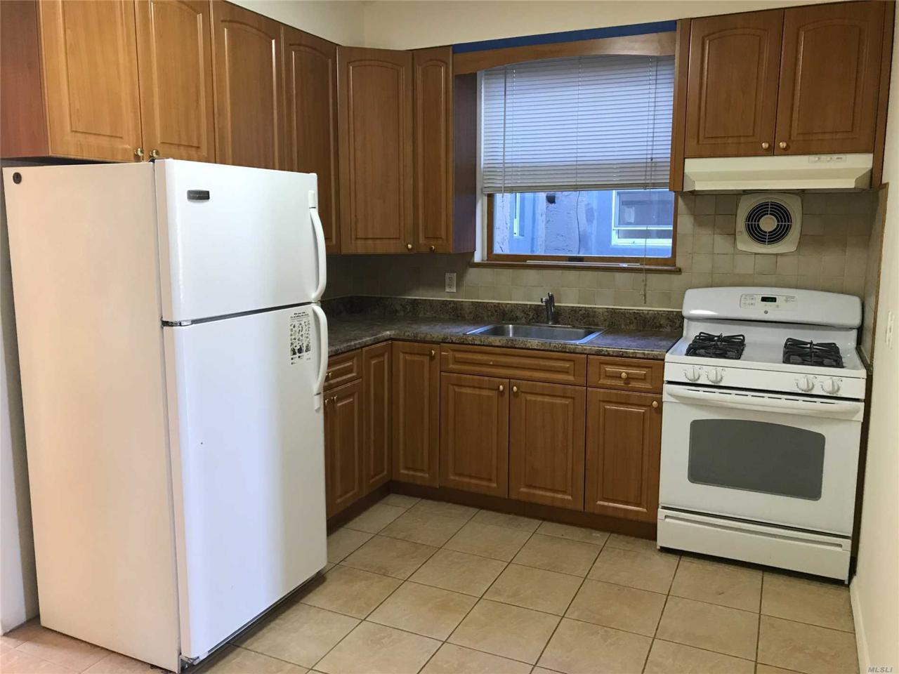 35-06 Ditmars Blvd - Photo 1