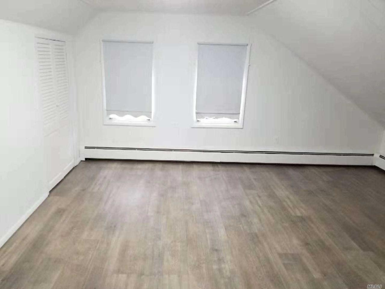 18-07 121 St - Photo 1
