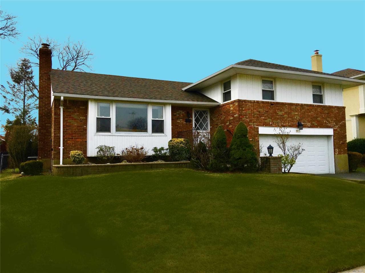 913 Stratford Ct - Photo 1