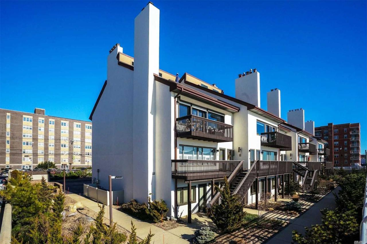 625 A-B Oceanfront St - Photo 1