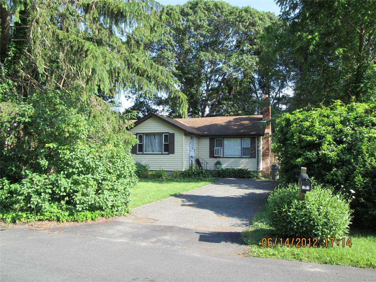 16 Cedar Dr - Photo 1
