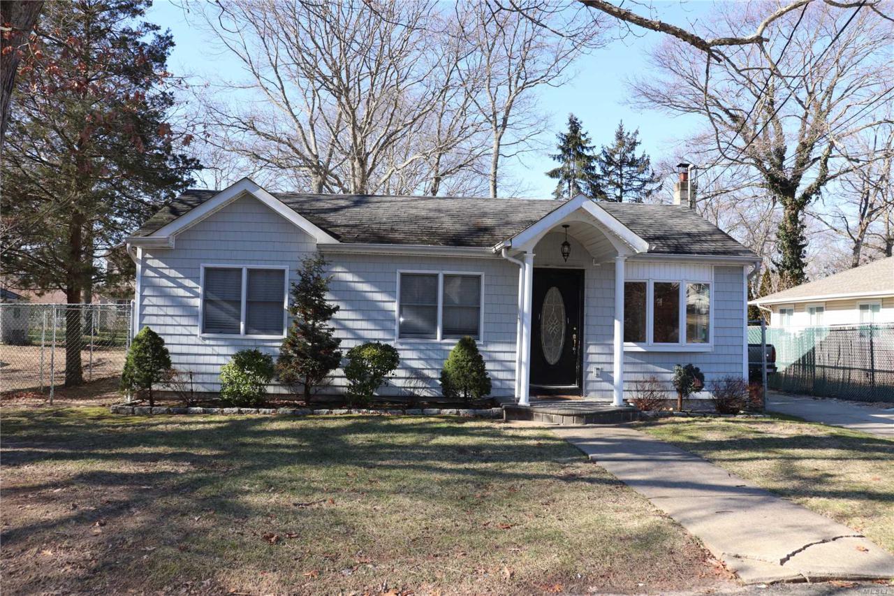116 Webster Ave - Photo 1