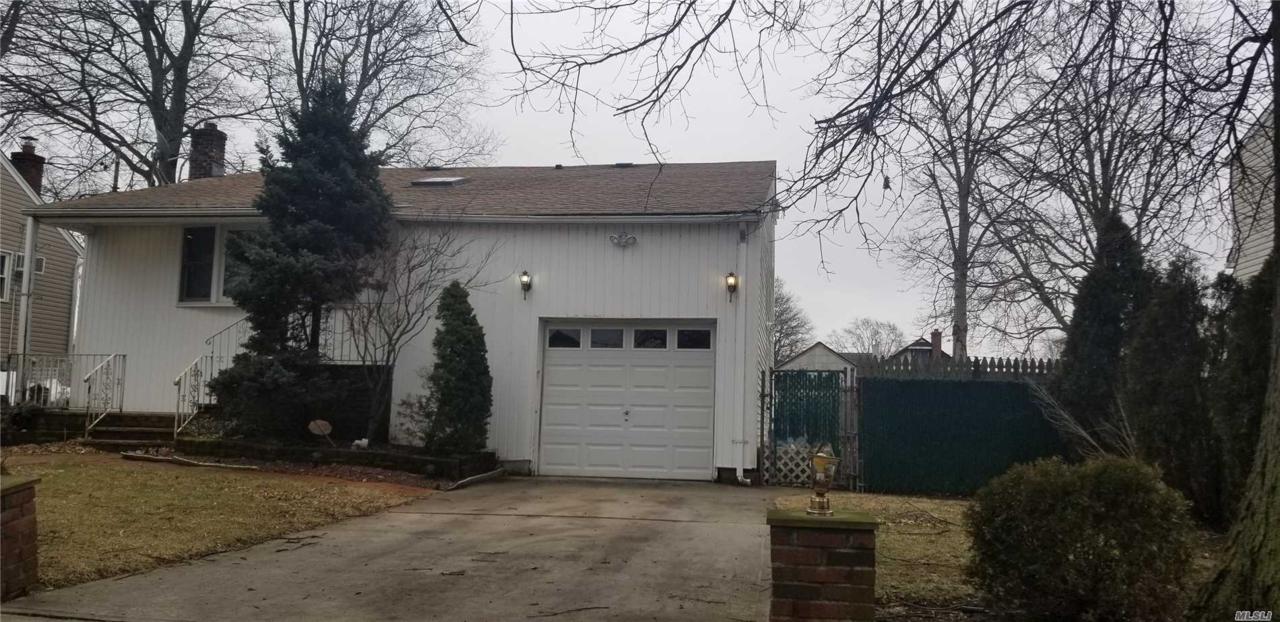 934 Pacific St - Photo 1