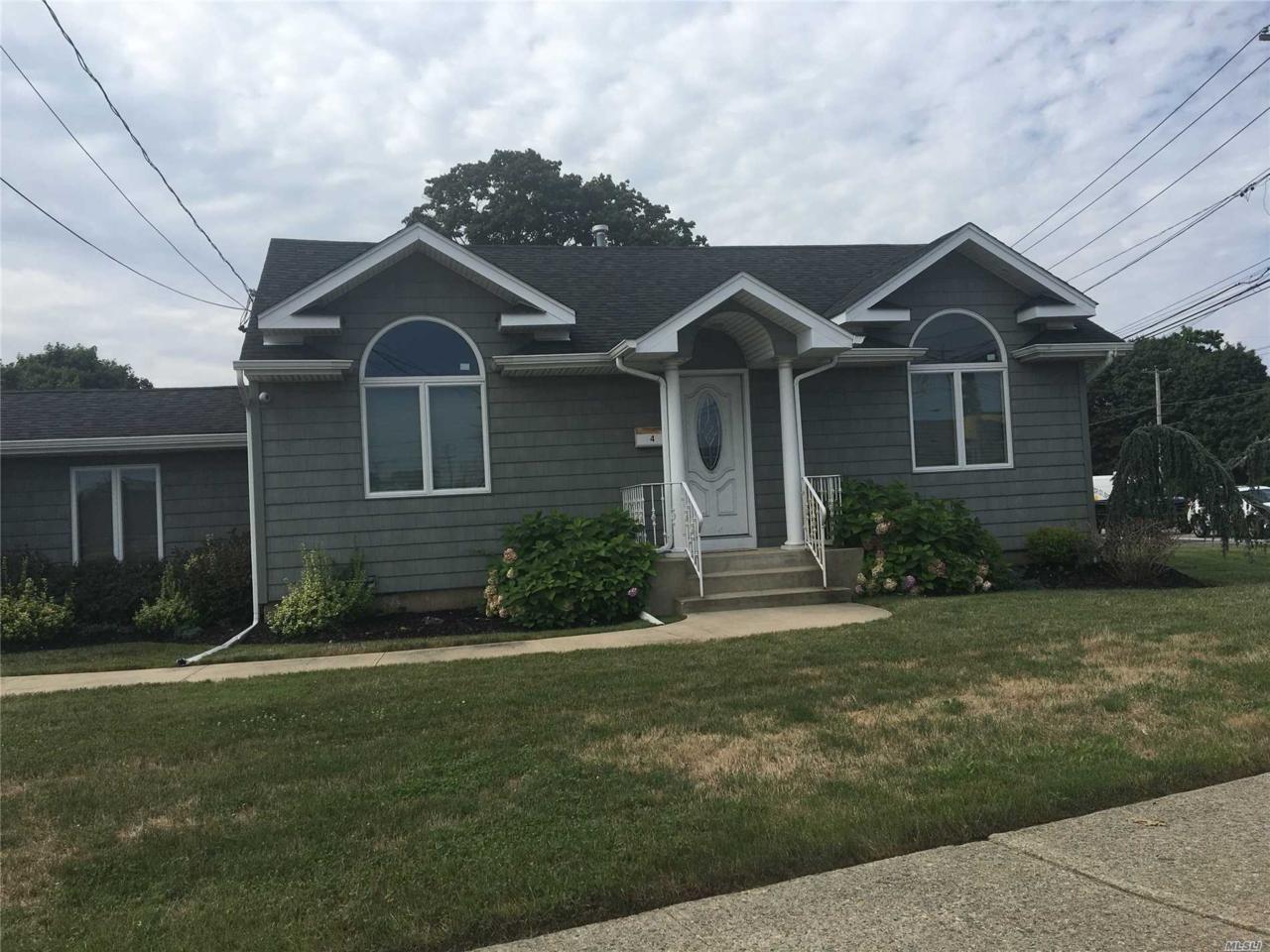 4 Parkdale Dr - Photo 1