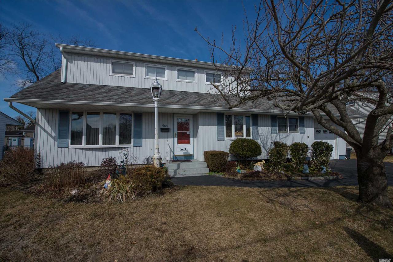 660 Dyre Ave - Photo 1