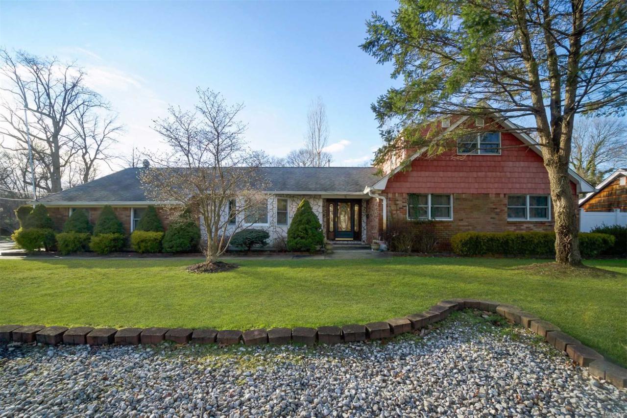 76 Bayview Ave - Photo 1