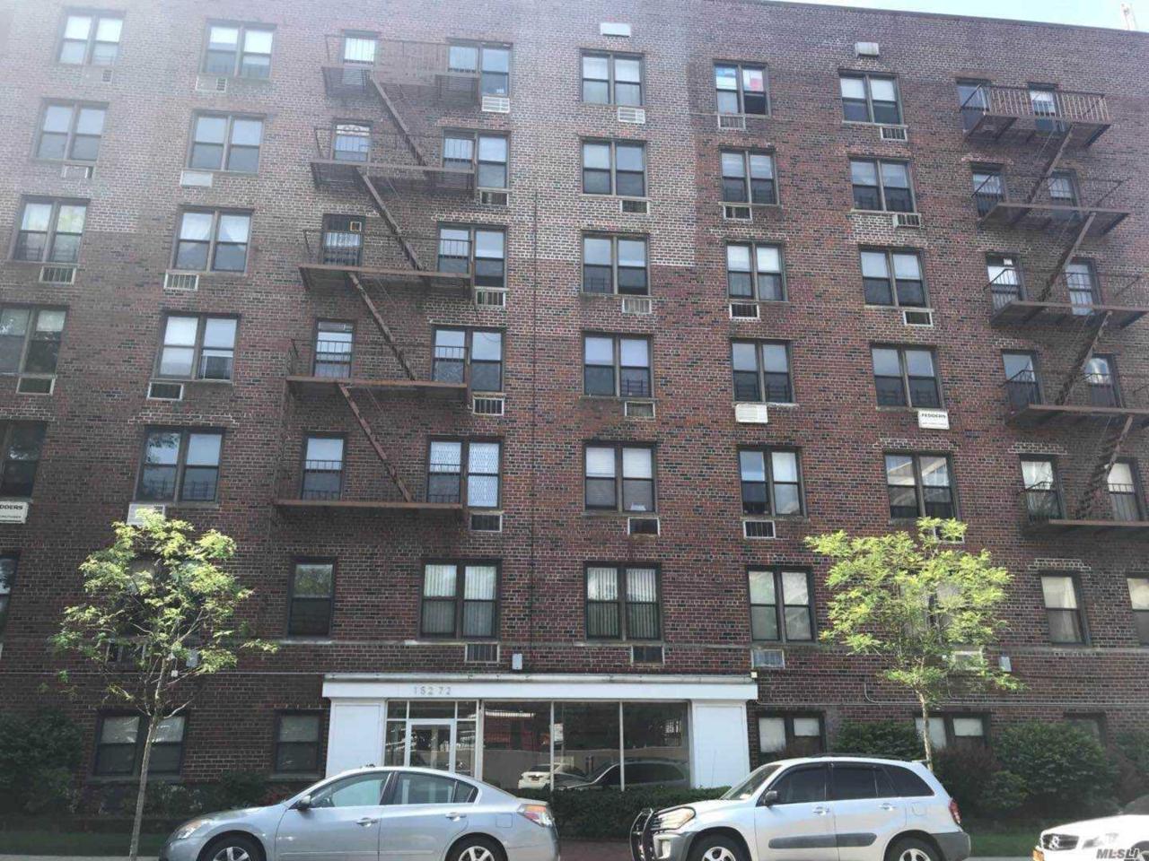 152-72 Melbourne Ave - Photo 1