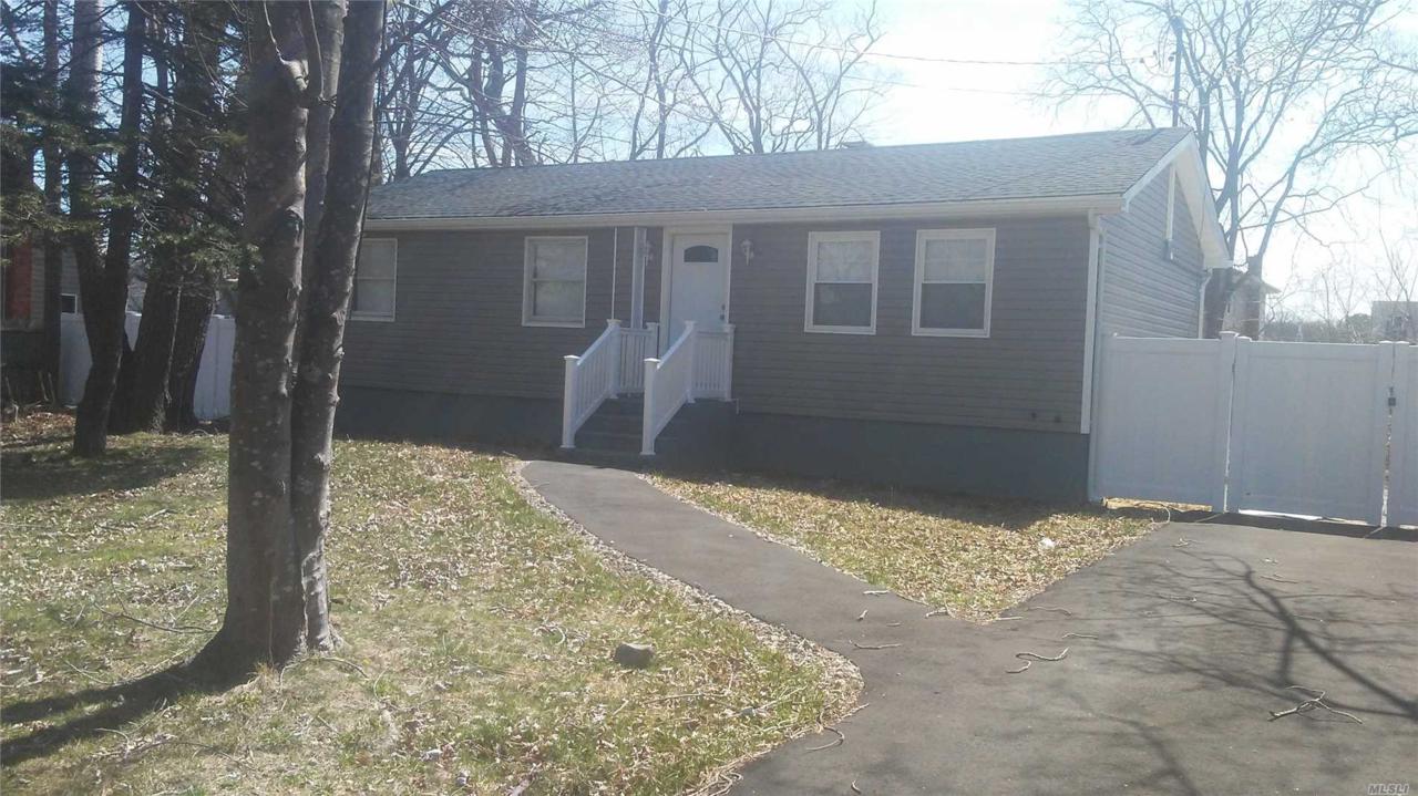 40 Edgewater Dr - Photo 1