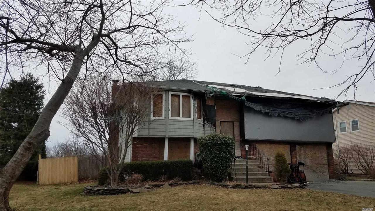 206 Connetquot Rd - Photo 1