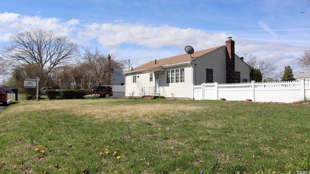 44 Eastwood Ave - Photo 1