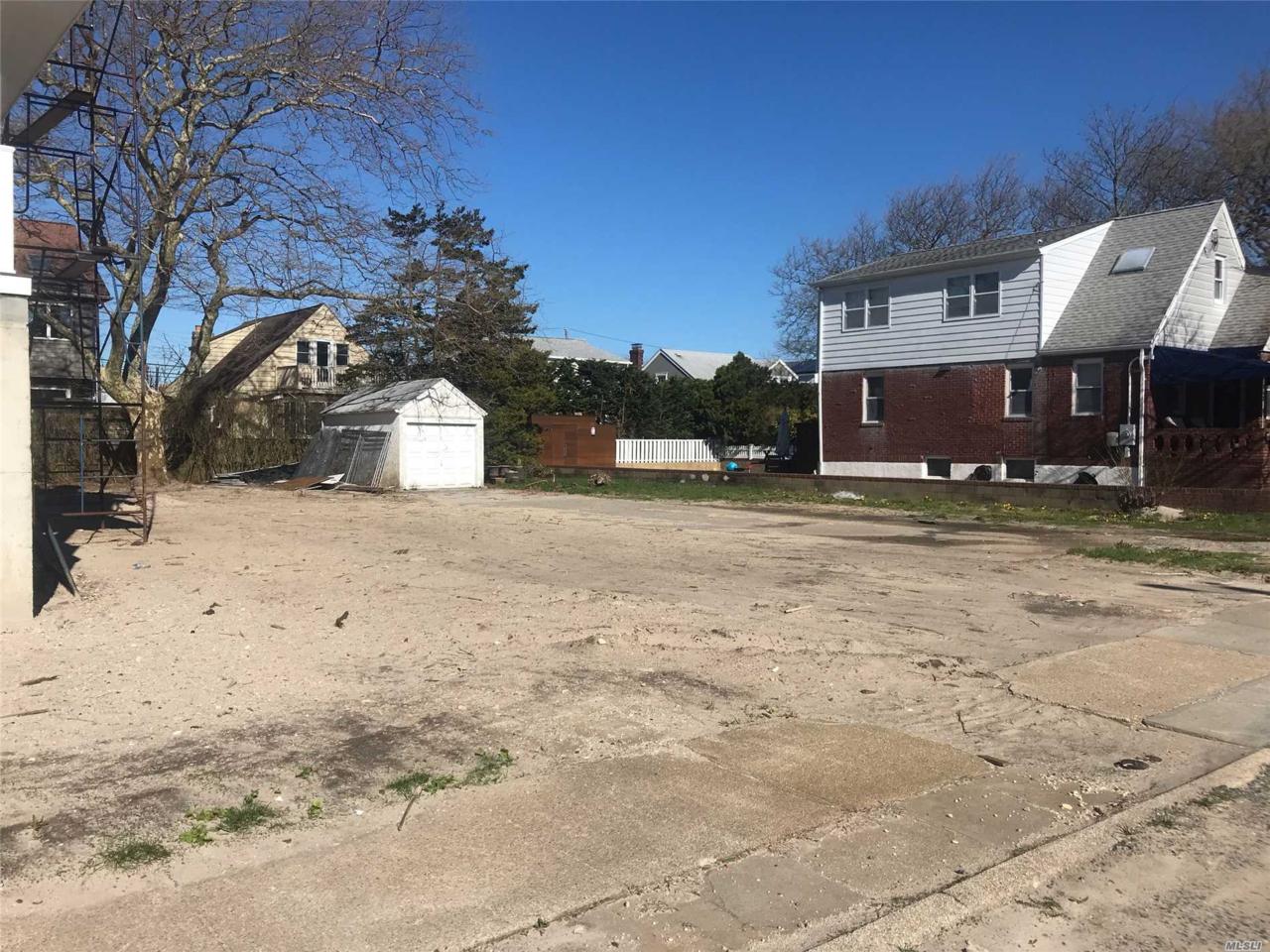 83 Lynbrook Ave - Photo 1